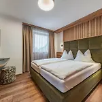 Montana Hotel 3*